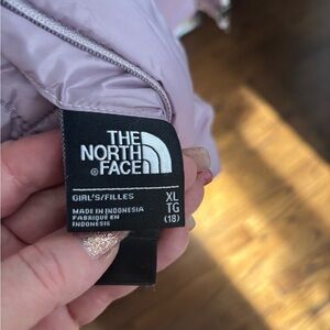 The North Face Girls' reversible, Light Purple Puffer Jacket size  xl